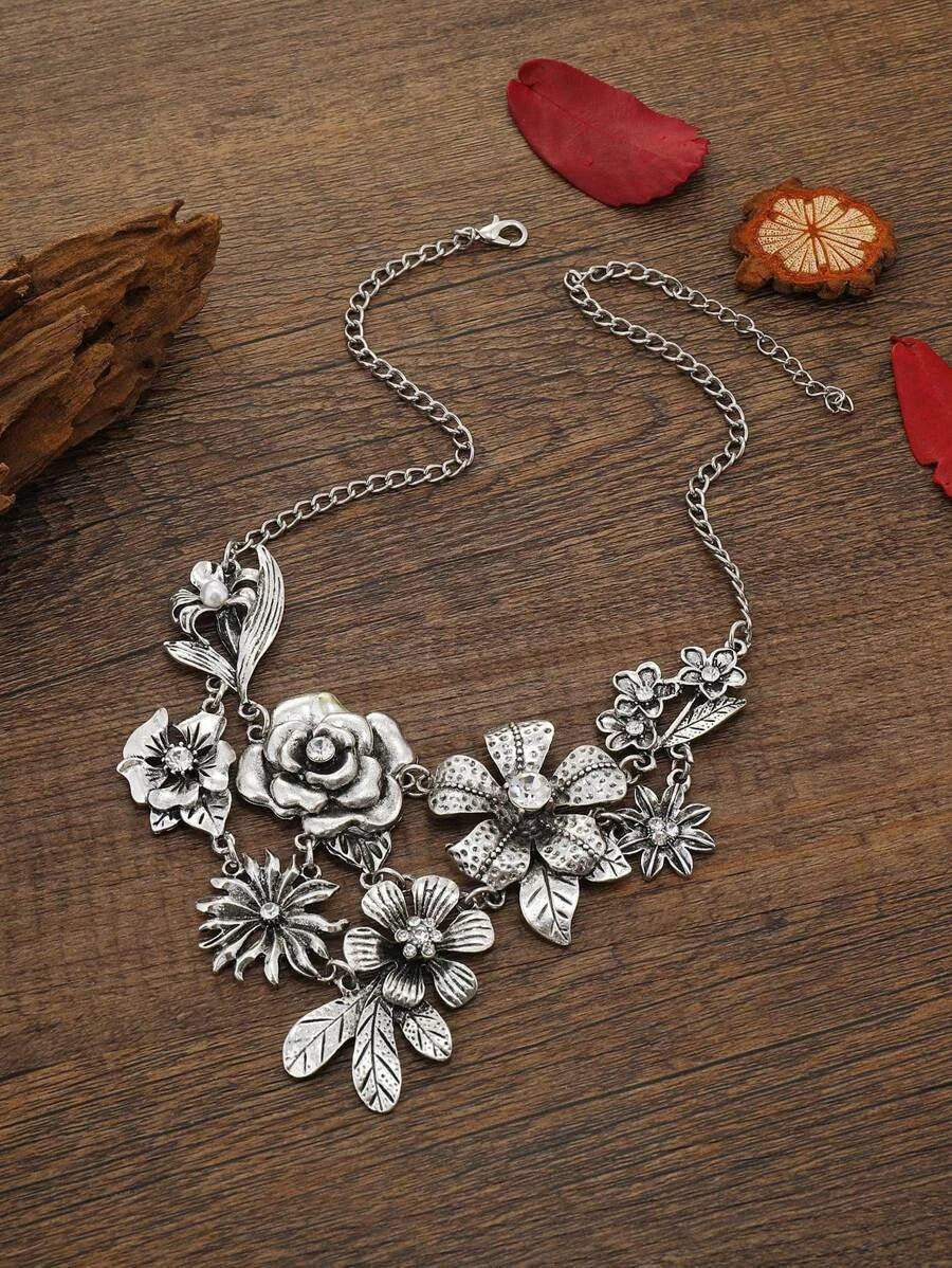 Retro Floral Rhinestone Necklace