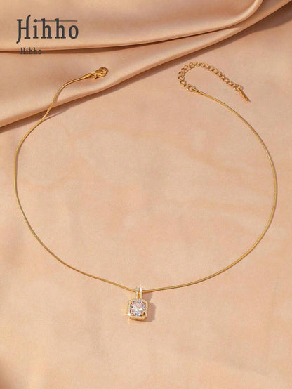 1pc Pink Gemstone Necklace, Gold Snake Bone Chain Luxurious Design, Suitable For Everyday Wear, Dates, Outfit Accessory