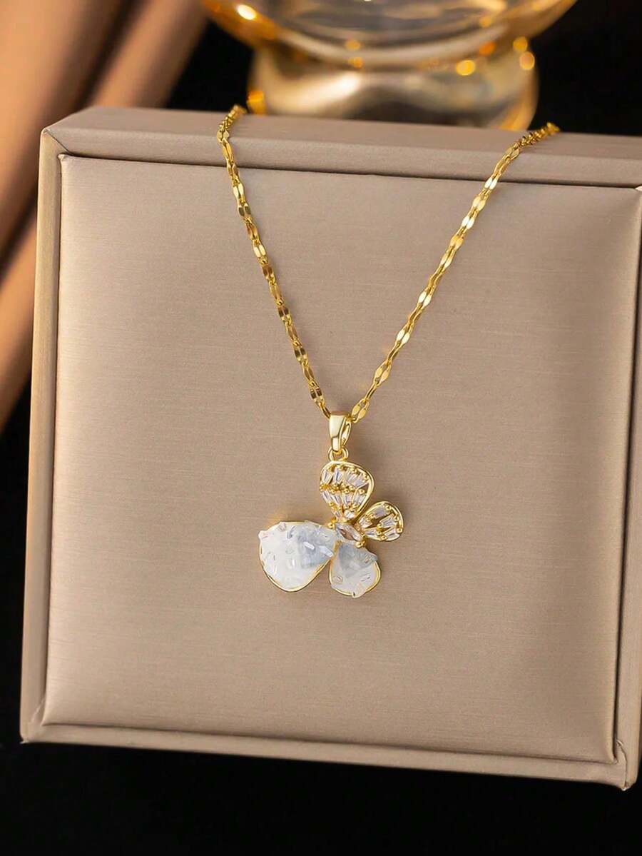 1pc Butterfly Shaped Pendant Necklace, Fashionable Creative Design, Minimalist Style Suitable For Daily Wear And Vacation (OPP Bag Packaging)