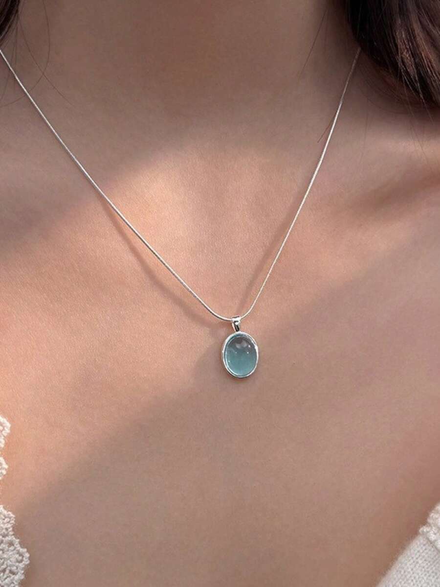 1pc Lightweight Luxurious Silver-Tone Aquamarine Necklace, Minimalist Necklace Design For Women, Versatile Choker, Sweater Chain, Snake Bone Chain, Geometric Oval Pendant, High-End Daily