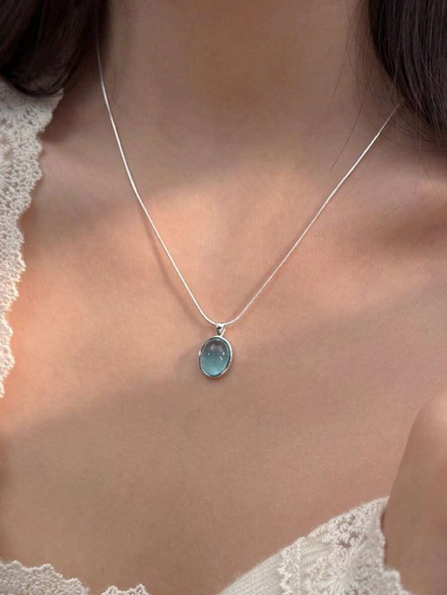 1pc Lightweight Luxurious Silver-Tone Aquamarine Necklace, Minimalist Necklace Design For Women, Versatile Choker, Sweater Chain, Snake Bone Chain, Geometric Oval Pendant, High-End Daily