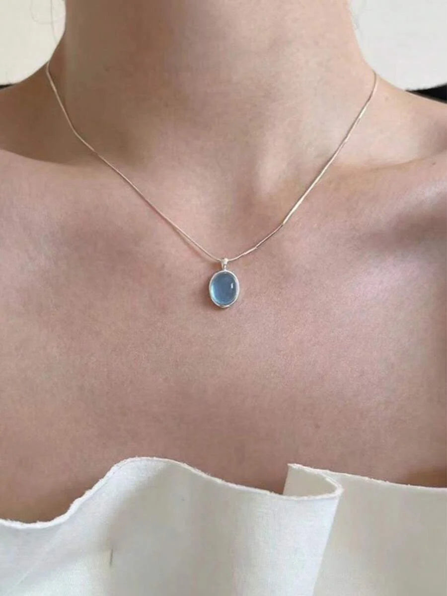 1pc Lightweight Luxurious Silver-Tone Aquamarine Necklace, Minimalist Necklace Design For Women, Versatile Choker, Sweater Chain, Snake Bone Chain, Geometric Oval Pendant, High-End Daily